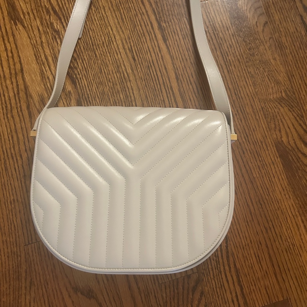 Stunning  cream color YSL bag. 100% authentic.